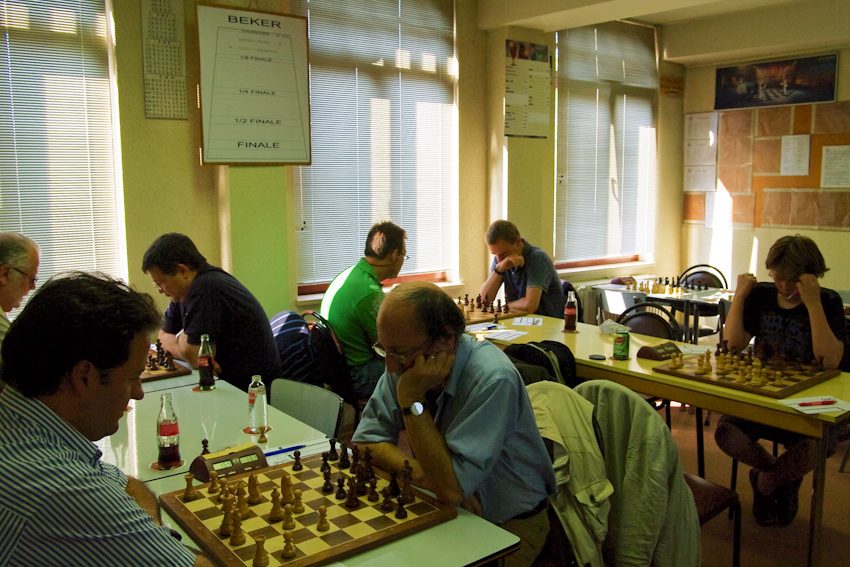 The playing hall of Machelen's Reti chessclub