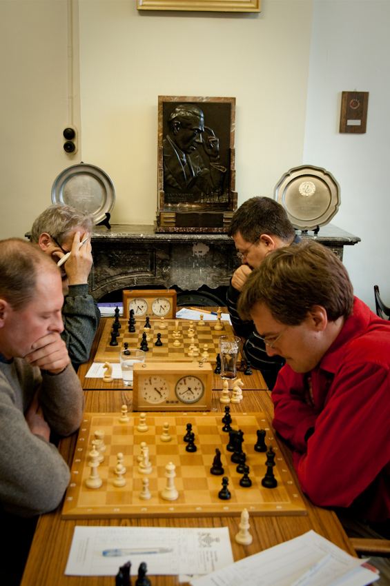 On the right: Pere and Thomas winning their games