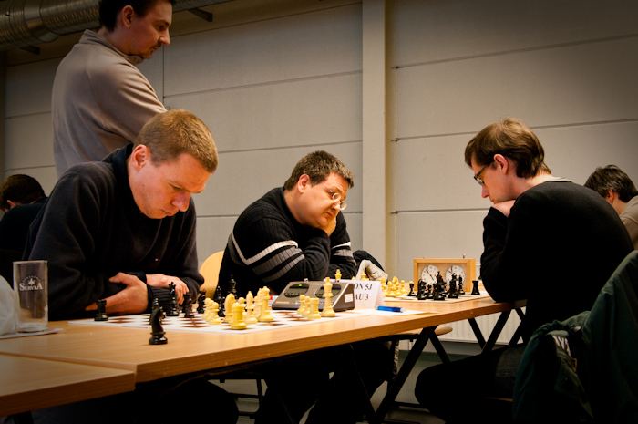 Kristian and Pere are thinking with József kibitzing in the background